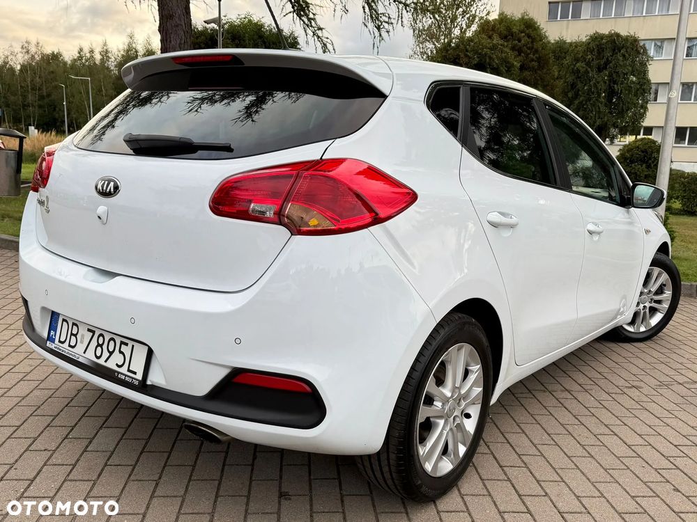 Kia Ceed 1.4 CVVT Fifa World Cup Edition - 3