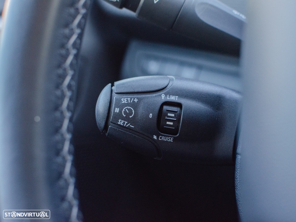 Peugeot 2008 1.2 PureTech Allure EAT6 - 14