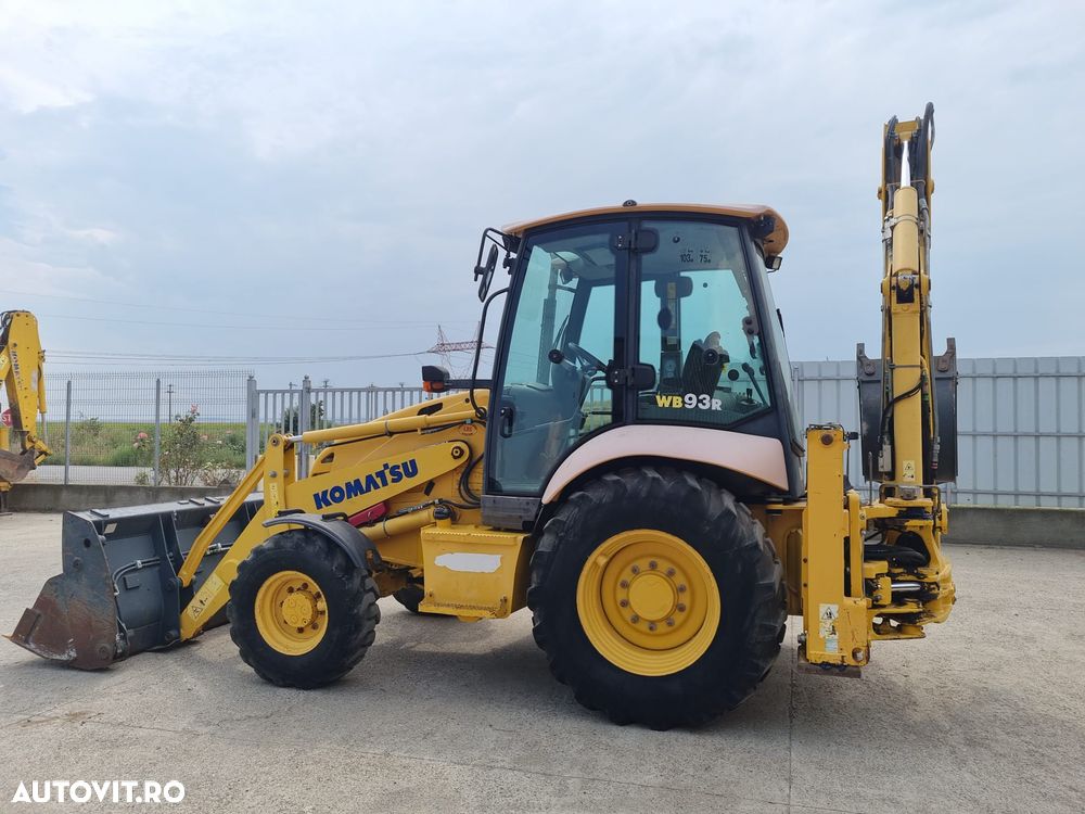 Komatsu WB 93R 5 - 8