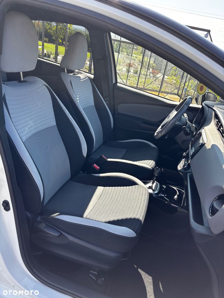 Toyota Yaris Hybrid 100 Selection Platinum - 7