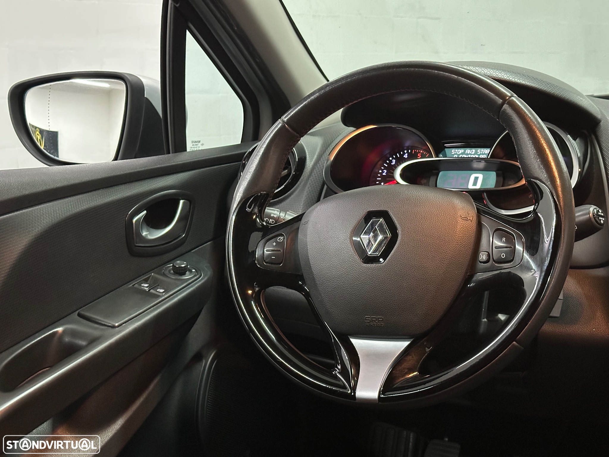 Renault Clio 1.5 dCi Dynamique S - 12