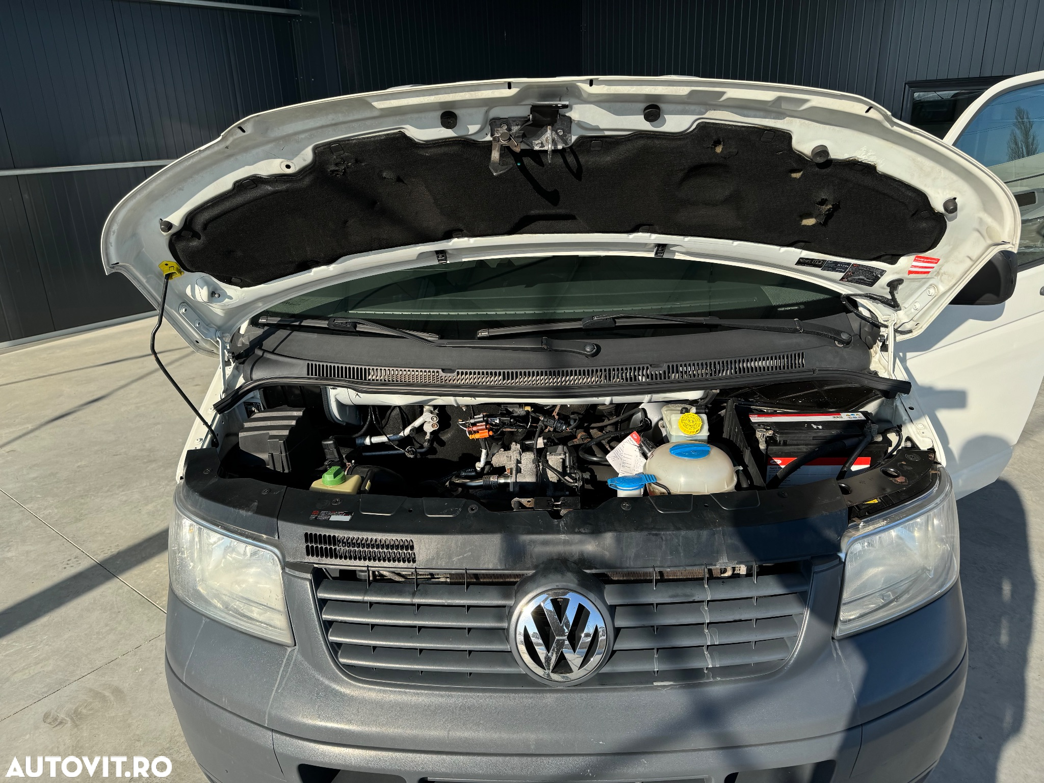 Volkswagen Caravelle - 23