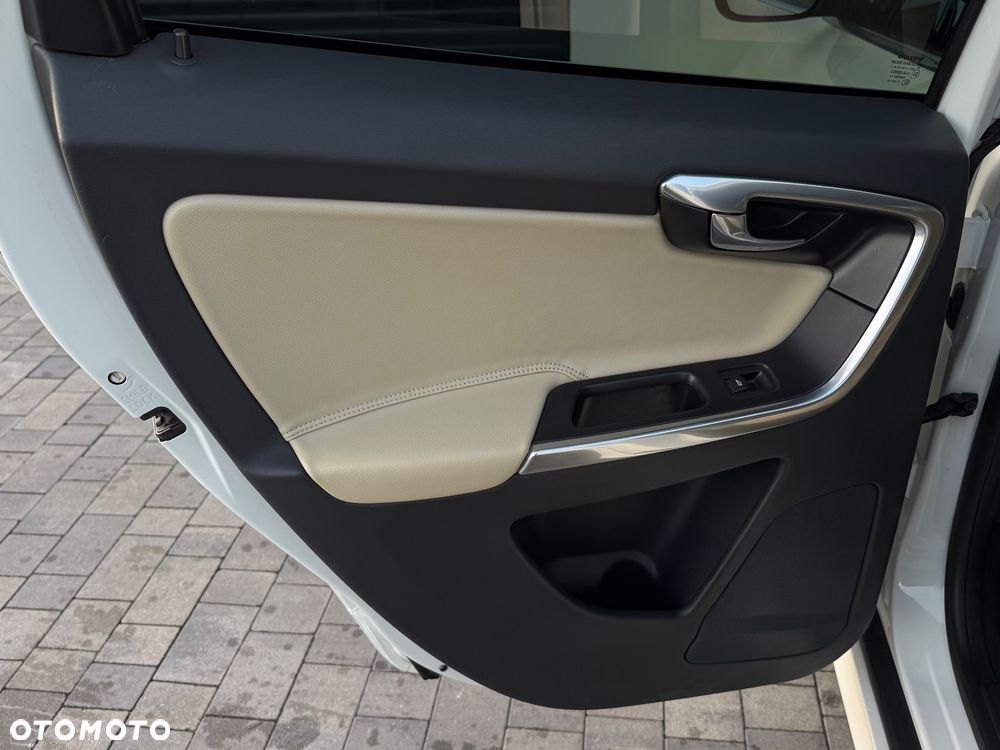 Volvo XC 60 D4 Geartronic Summum - 35