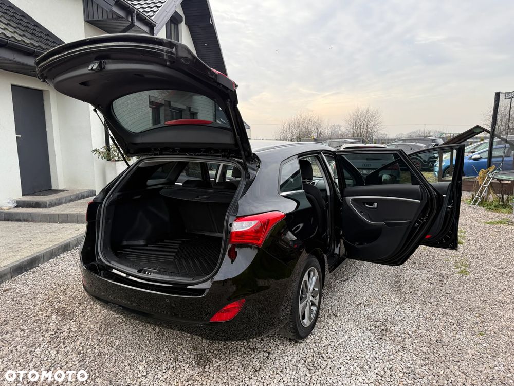 Hyundai i30 blue Kombi 1.6 GDi Passion - 18