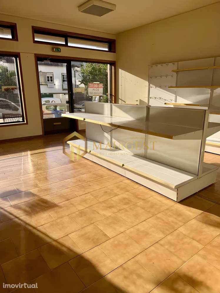 Estabelecimento Comercial com 2 Pisos e Possibilidade de Divisão - Grande imagem: 2/7