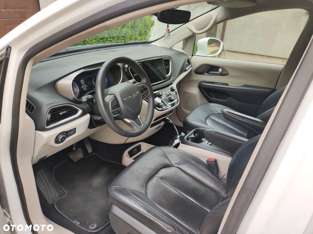 Chrysler Pacifica - 10