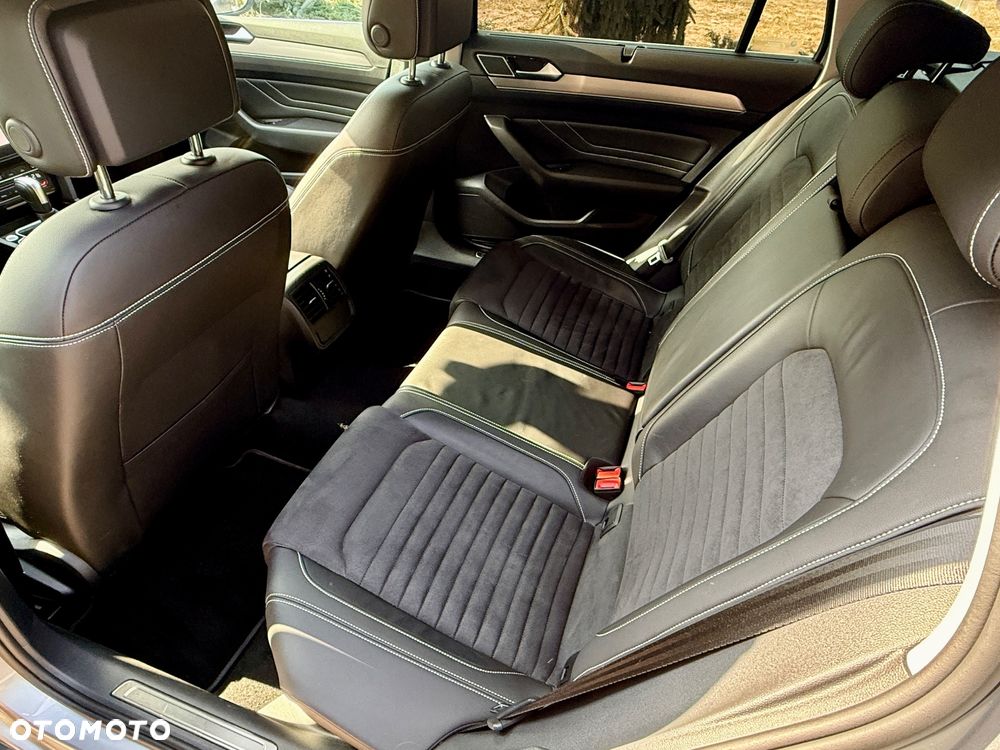 Volkswagen Passat 2.0 TSI Elegance DSG - 24