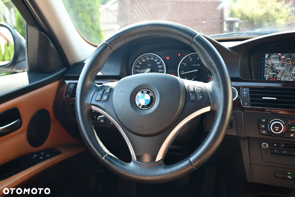BMW Seria 3 320i - 28