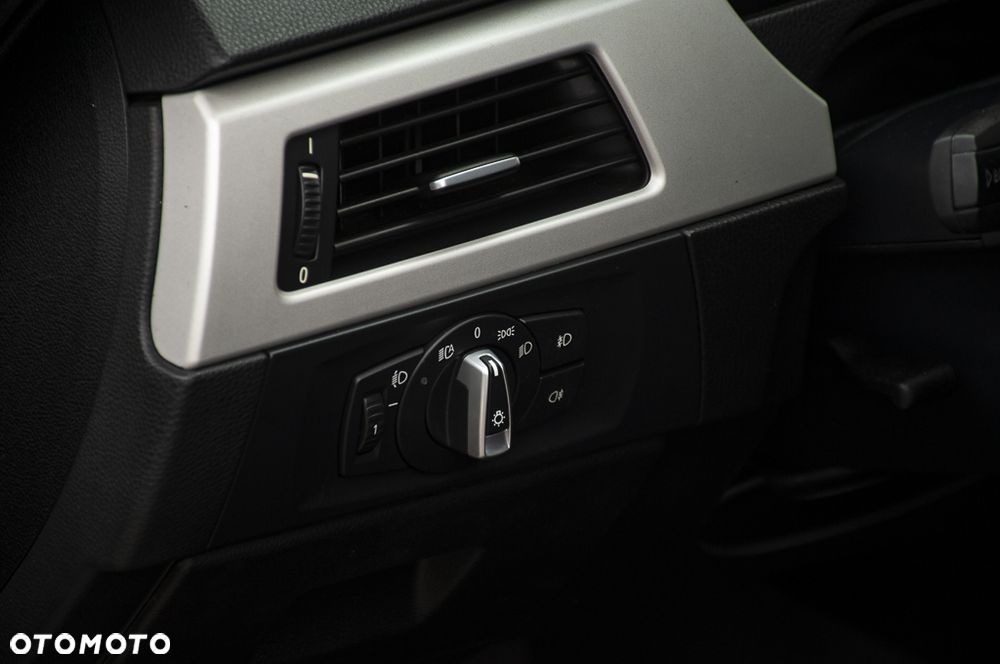 BMW Seria 3 318i - 22