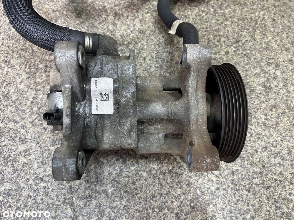 Pompa wspomagania kolko zbiorniczek weze BMW X5 E70 3.0 3.5 D M57N2 E71 X6 - 3