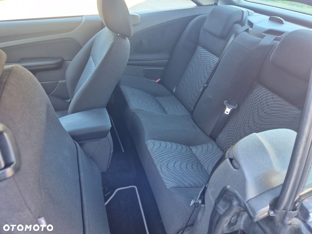 Ford Focus 1.6 Ambiente - 23