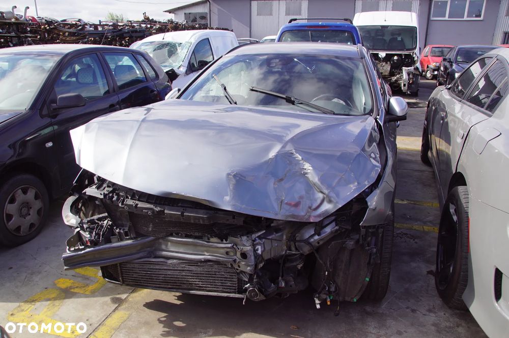 Auto na części - Volvo V60 I Lift R-Design 2.0 D2 120 KM D4204T8 M66 714 2015R Silnik Skrzynia Drzwi Szyba Lusterko Zderzak Klapa Lampa Sterownik Moduł Czujnik Deska Kokpit Licznik Wyświetlacz - 1