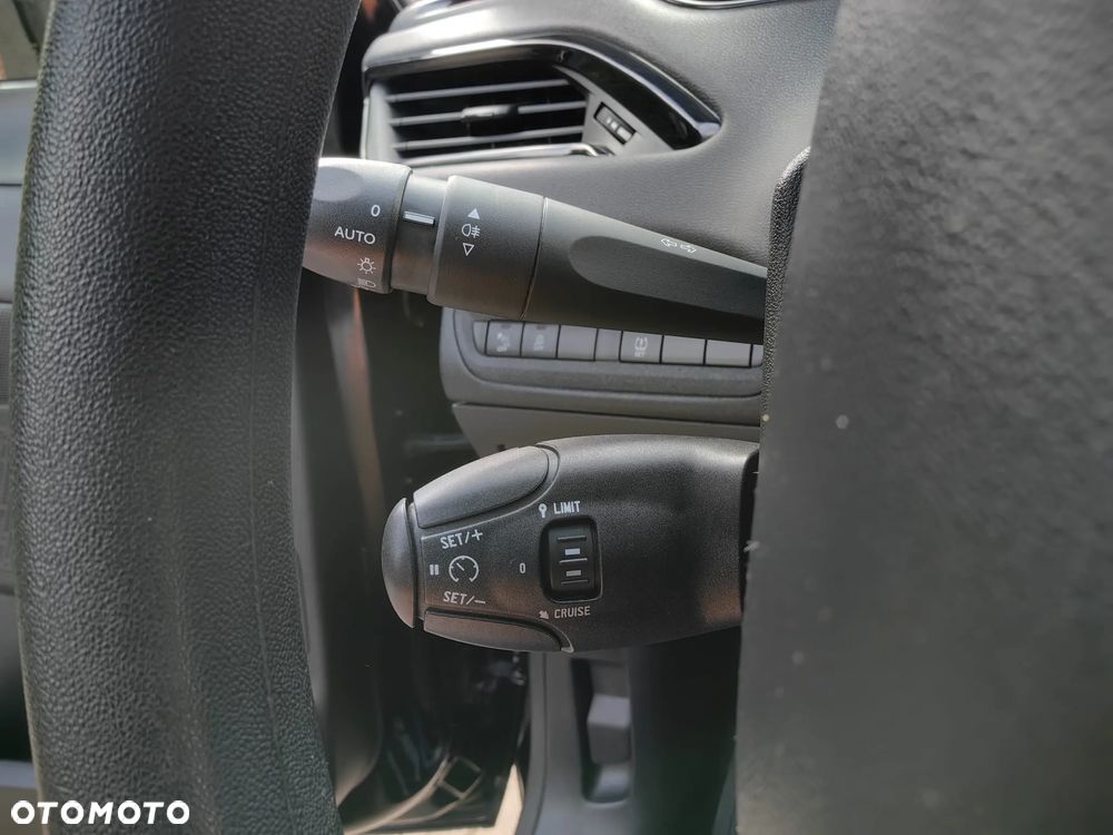 Peugeot 208 1.2 PureTech Active - 13