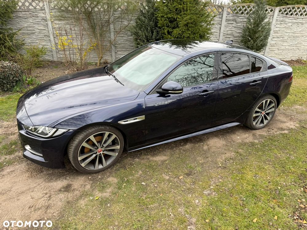 Jaguar XE 2.0 D R-Sport - 2