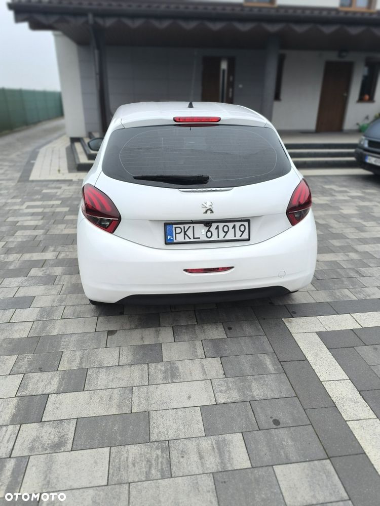 Peugeot 208 - 4