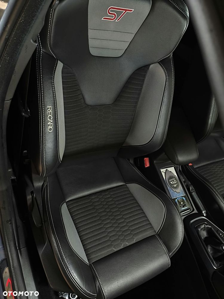 Ford Focus 2.0 EcoBoost ST-2 - 19