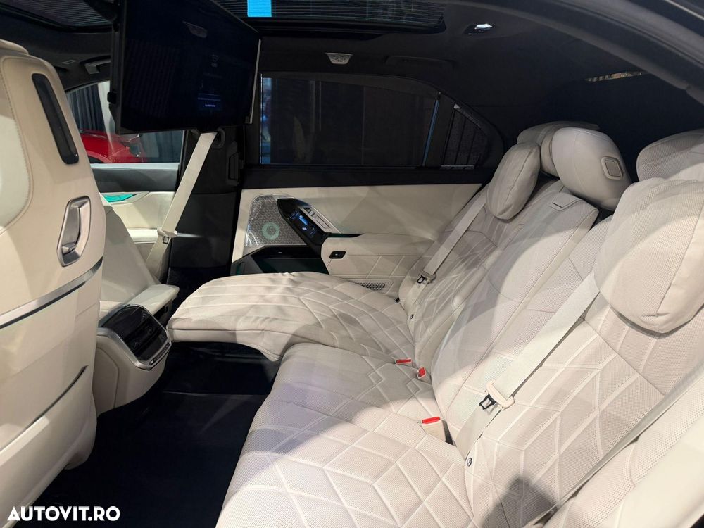 BMW Seria 7 740d xDrive MHEV - 21