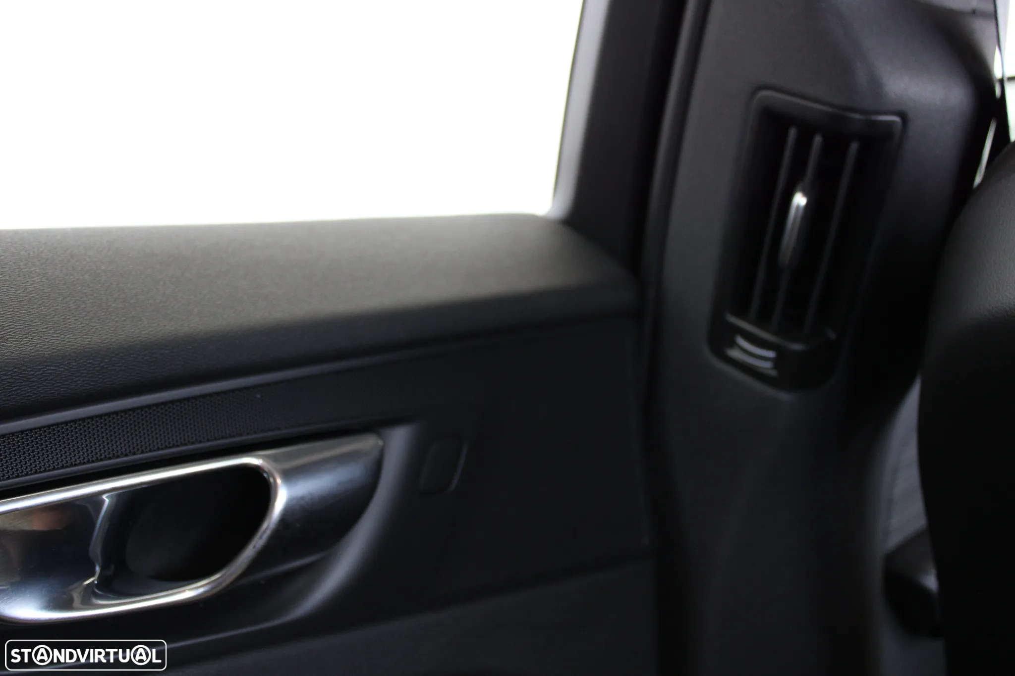 Volvo XC 60 2.0 B4 Momentum Plus - 27