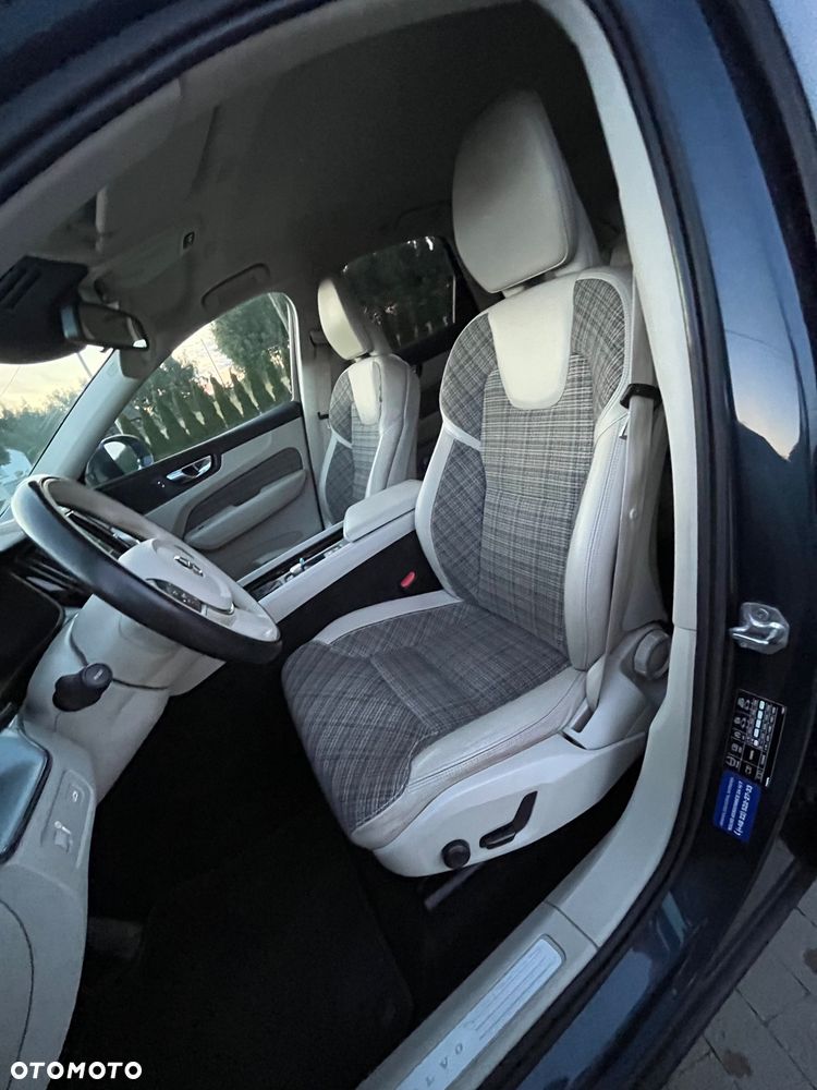 Volvo XC 60 D4 Geartronic Momentum Pro - 4