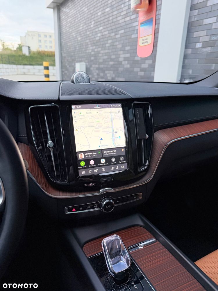 Volvo XC 60 B5 B AWD Ultimate Dark - 21
