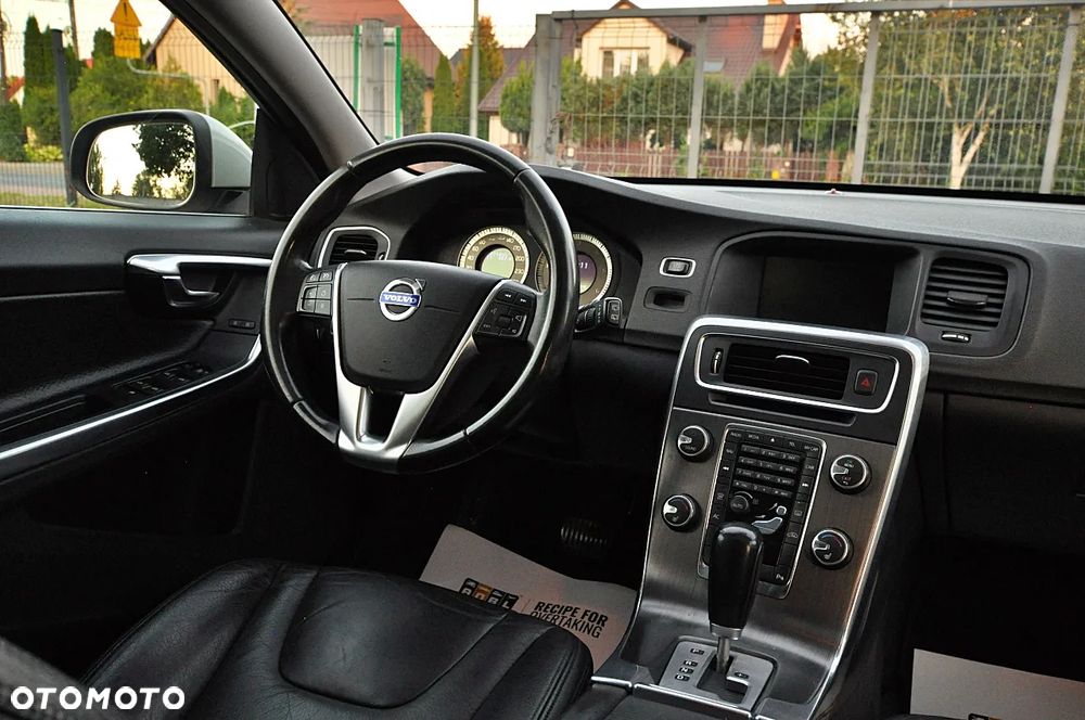Volvo V60 D4 Geartronic Summum - 25