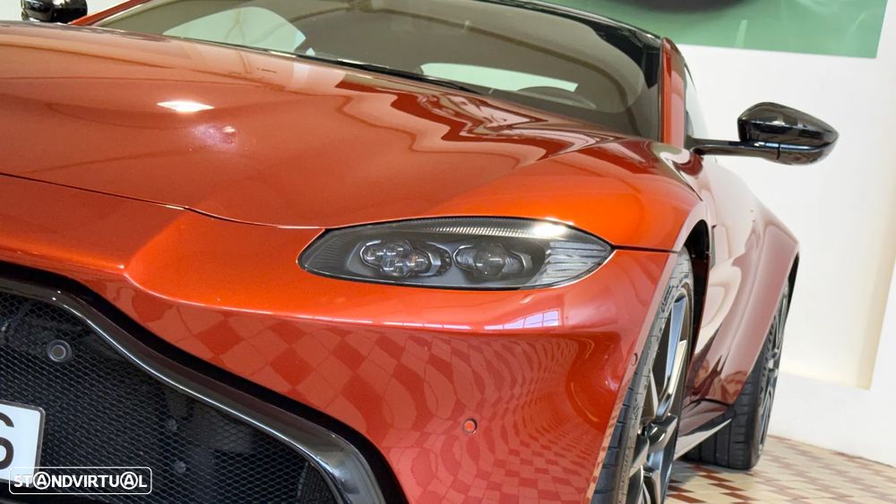 Aston Martin Vantage Coupe 4.0 Twin-Turbo V8 - 12