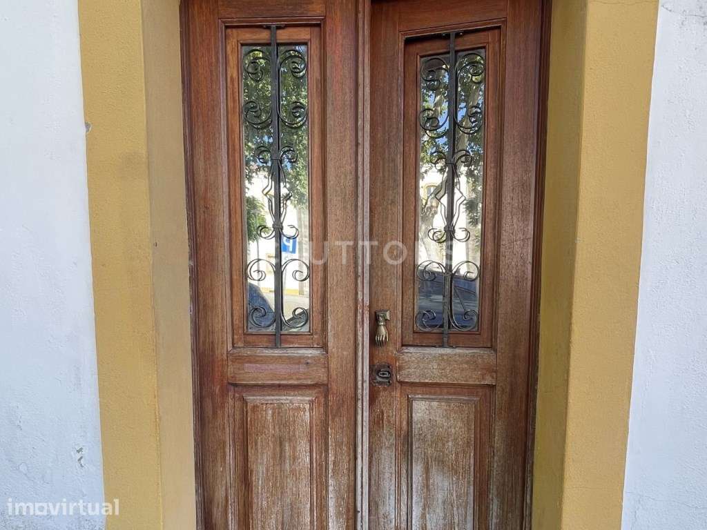 Investimento no Centro Histórico de Évora, 2 Apartamentos, Junto Un... - Grande imagem: 2/17