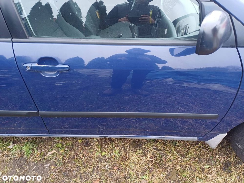 DRZWI KOMPLETNE PRAWY PRZÓD TOYOTA COROLLA E12 8Q4 - 2