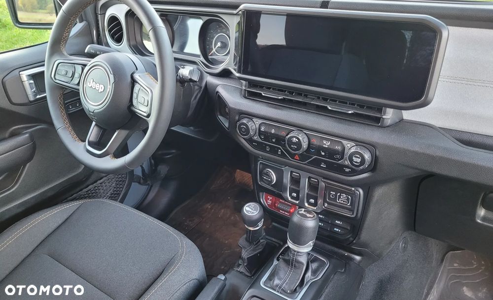 Jeep Wrangler - 11
