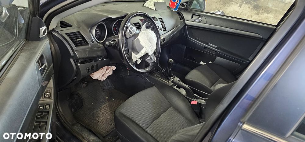 Mitsubishi Lancer 1.8 Intense - 11