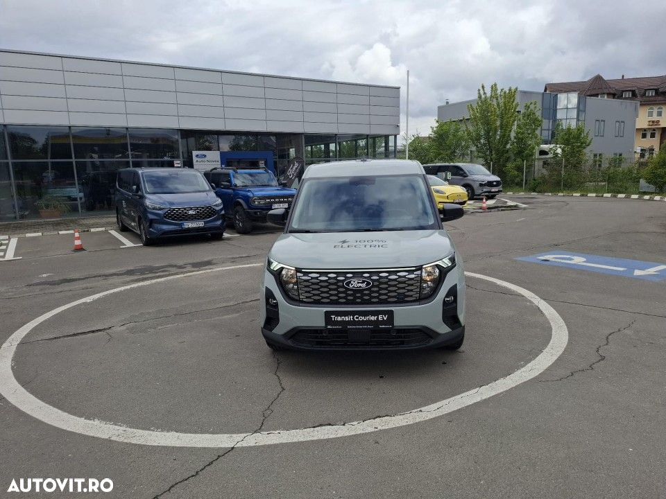 Ford Transit Courier - 22