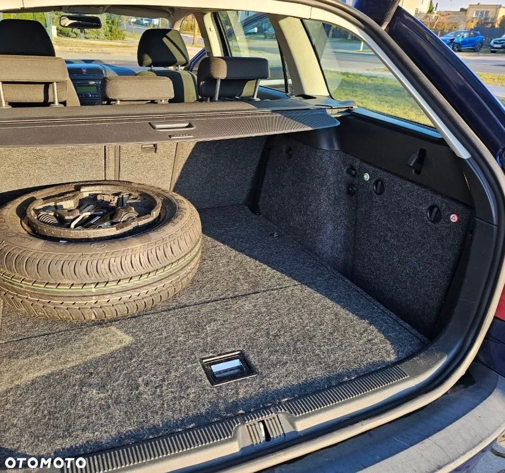 Skoda Octavia 1.6 Combi Ambiente - 14