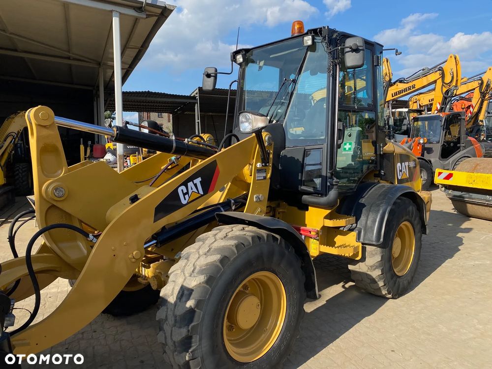 Caterpillar CAT 908H2, 2014 ROK, 6000 MTH, ŁYŻKA OTWIERANA + WIDŁY, z NIEMIEC, - 13