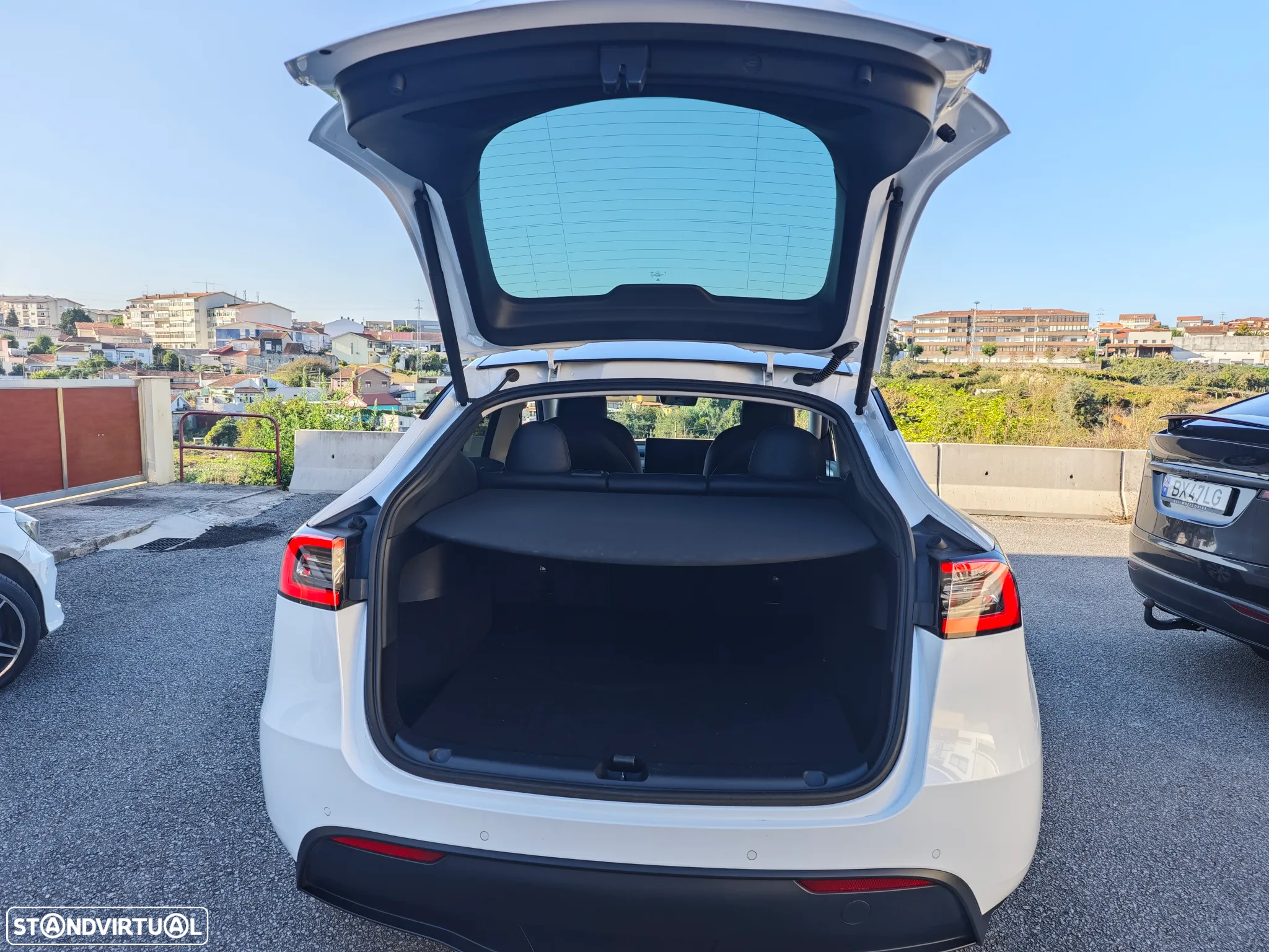 Tesla Model Y Long Range Dual Motor AWD - 10
