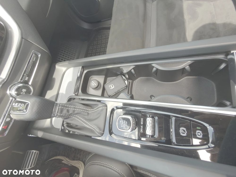 Volvo XC 60 T5 AWD R-Design - 12