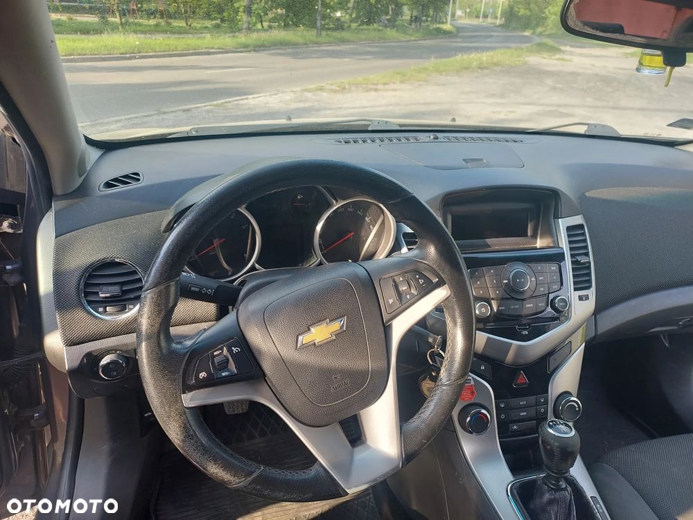 Chevrolet Cruze 1.6 Base - 10