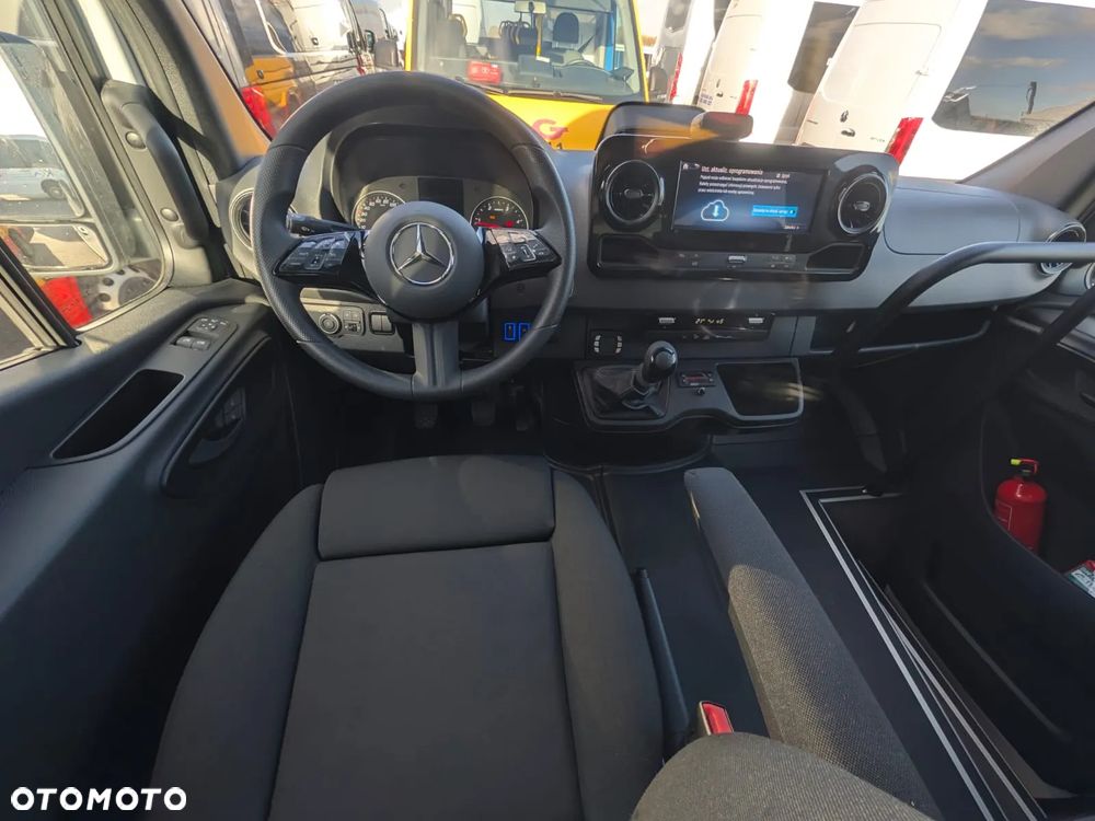 Mercedes-Benz Sprinter 517 - 22