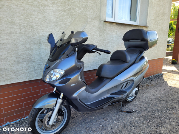 Piaggio X9