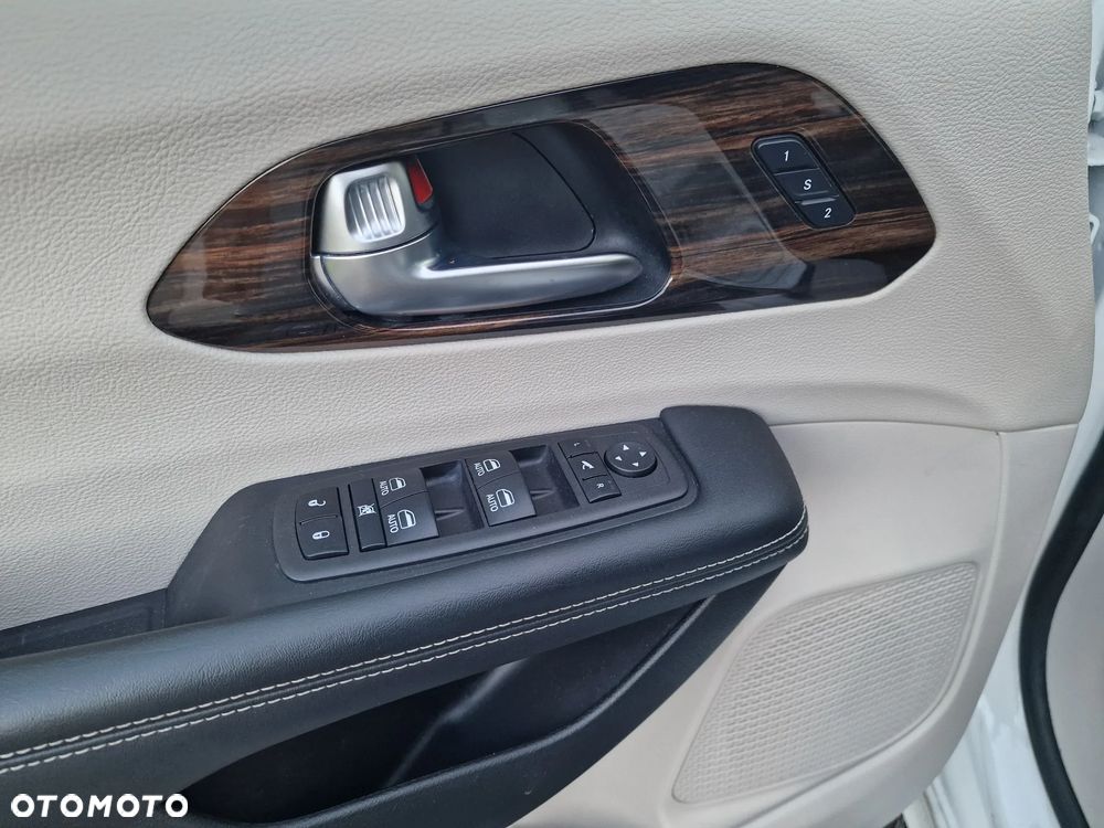 Chrysler Pacifica - 13