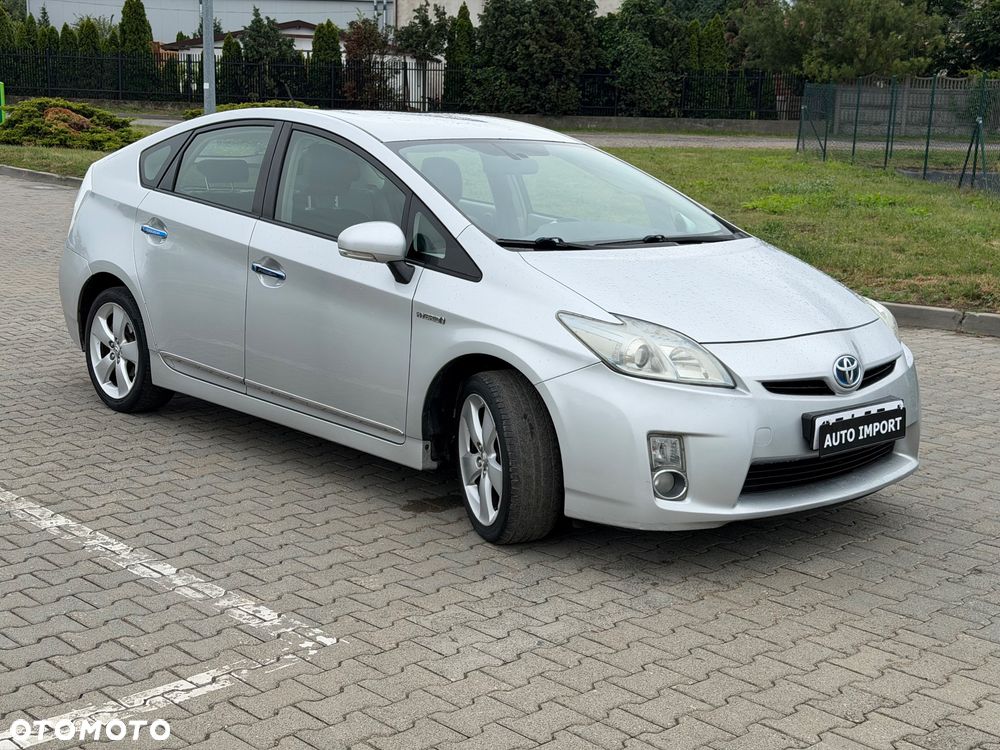 Toyota Prius 1.8 HSD Prestige - 3