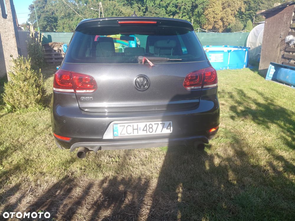Volkswagen Golf - 6