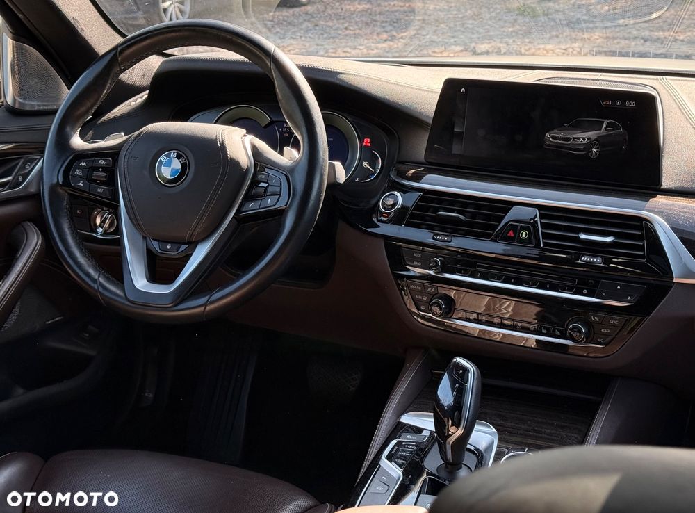 BMW Seria 5 530i Luxury Line - 25