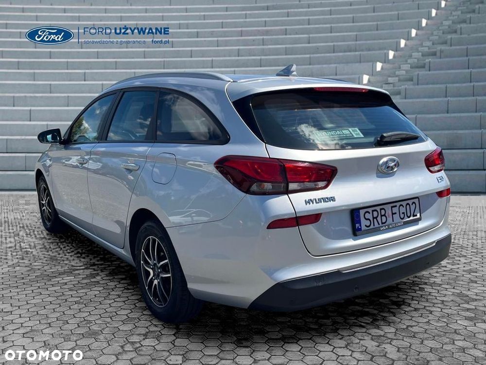 Hyundai i30 1.5 DPI Classic + - 7