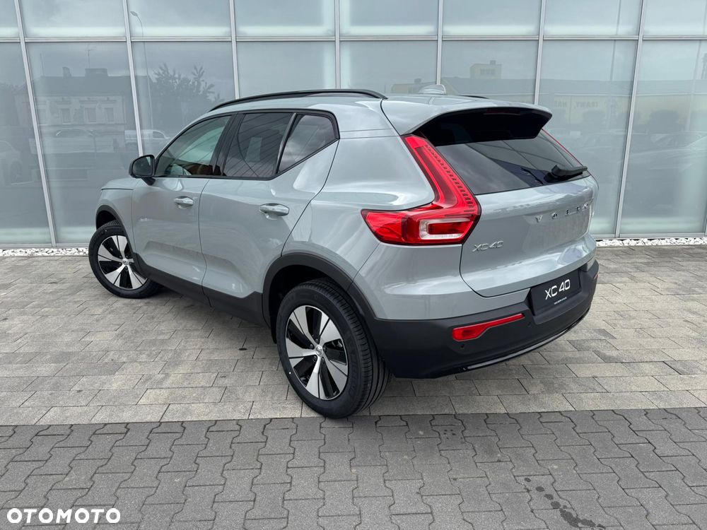 Volvo XC 40 B3 Plus Dark - 3