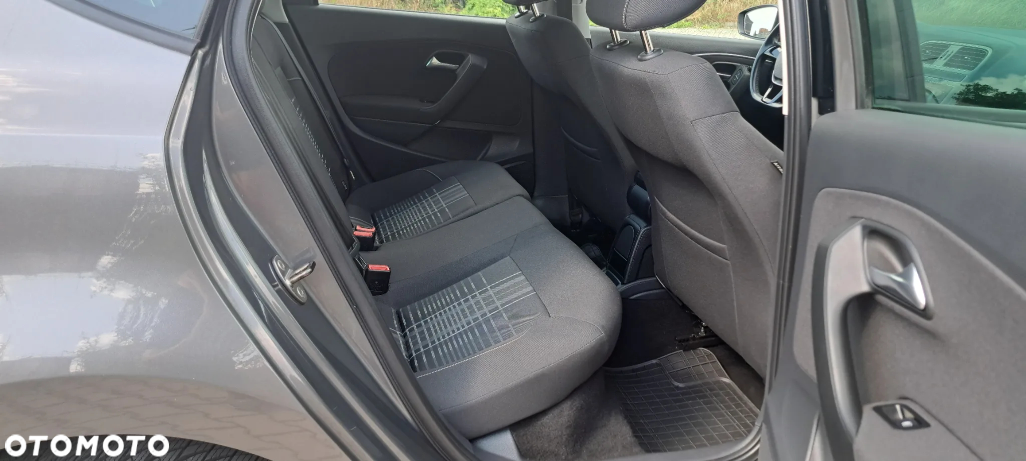 Volkswagen Polo 1.2 TSI Blue Motion Technology Lounge - 26