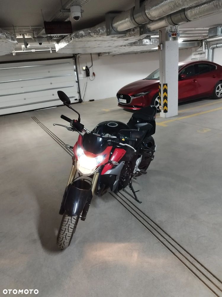 Suzuki GSR - 25