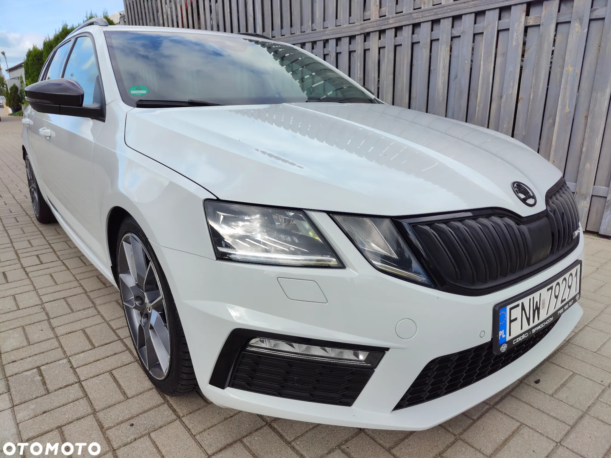 Skoda Octavia Combi 2.0 TDI RS - 3