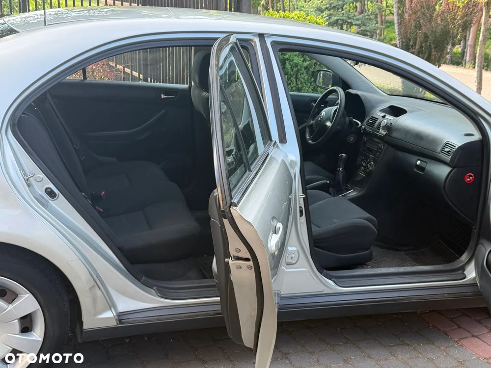 Toyota Avensis 1.8 VVT-i Terra - 9