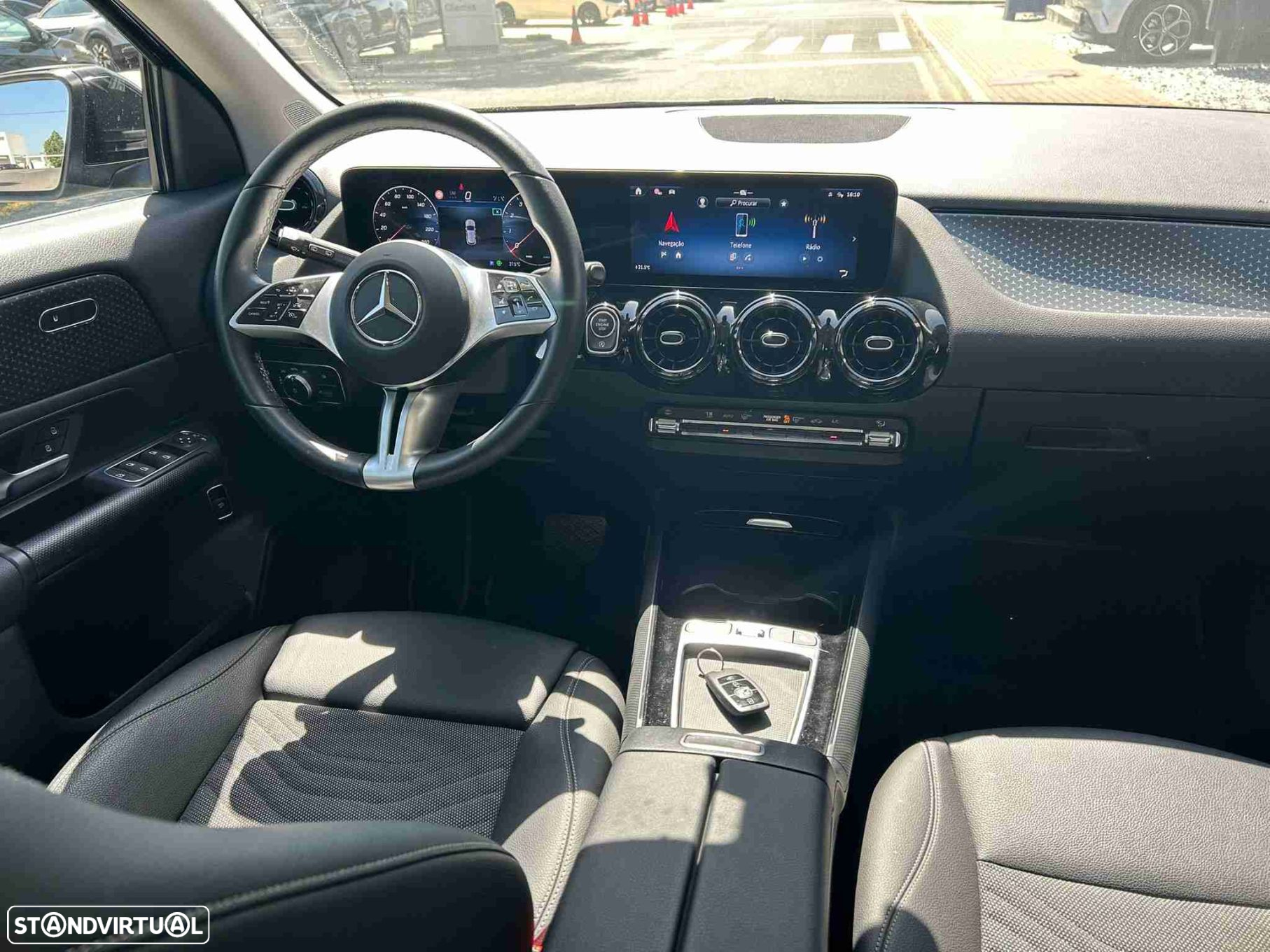 Mercedes-Benz GLA 200 Standard - 4