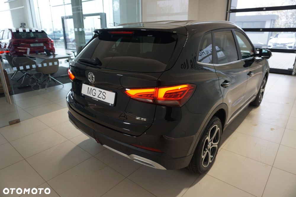 MG ZS - 16